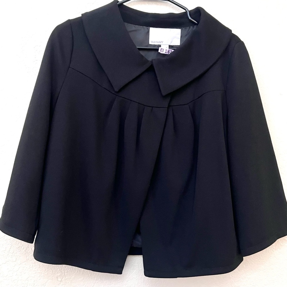 Women’s One Button Capelet